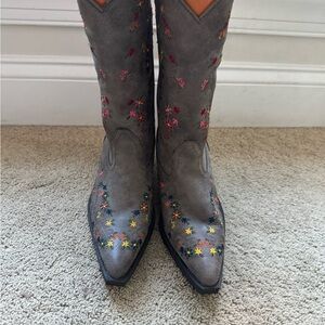 Roper floral cowboy boots 6.5 like new